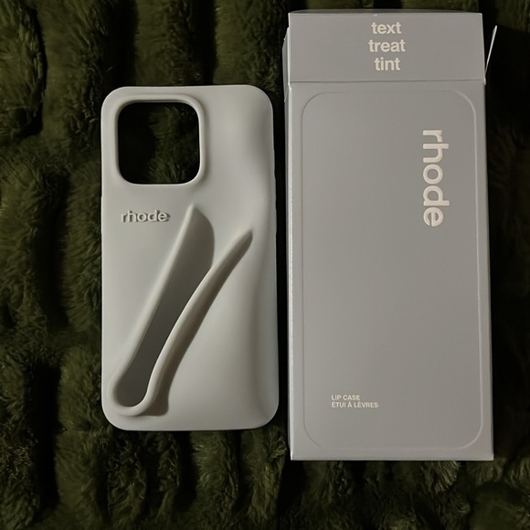 Rhode lip treat iPhone 14 Pro - Picture 3 of 3